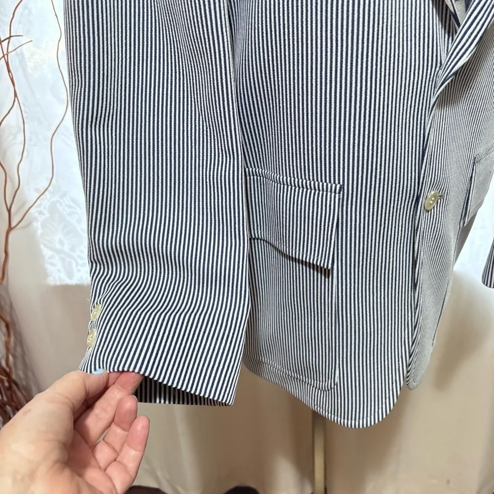 Roos Atkins Classic Blue and White Striped Blazer for Men size 39